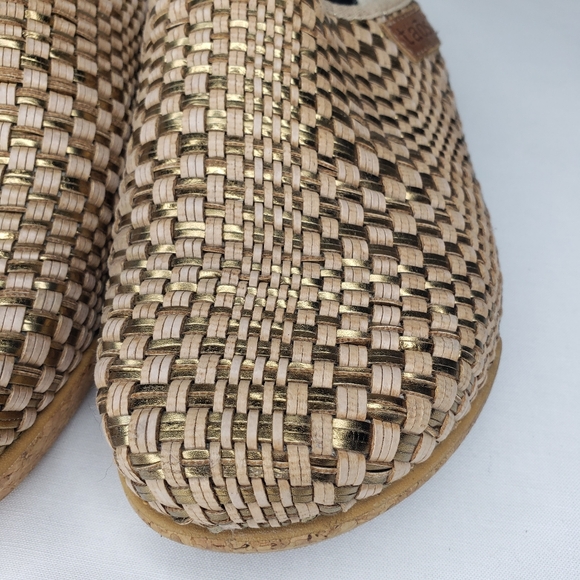 Taos Primeavera Mule Clogs Womens Size 38 EU 7.5 US Biege  Metalic Woven Slip On - Picture 4 of 13